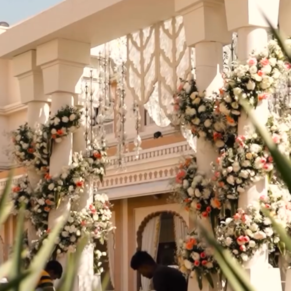 How to Design the Perfect Flower Wall for Your Wedding Backdrop